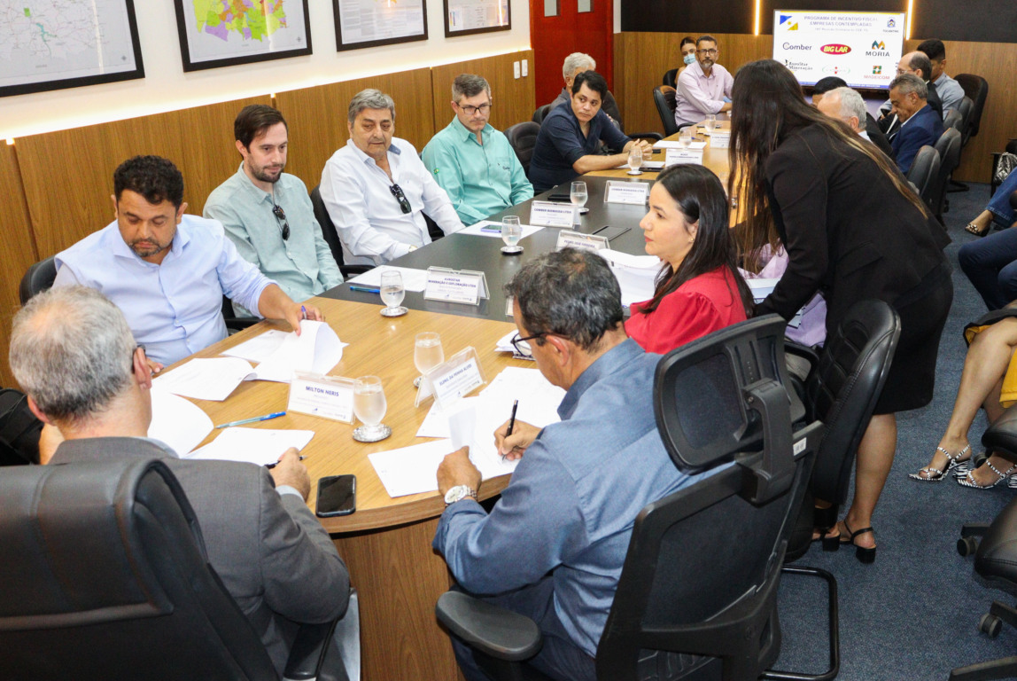 Assinatura dos contratos com empresas beneficiadas pelo CDE consolida mais de R$ 107 milhões em investimentos privados - Foto: Adenauer Cunha/Governo do Tocantins Assinatura dos contratos com empresas beneficiadas pelo CDE consolida mais de R$ 107 milhões em investimentos privados - Foto: Adenauer Cunha/Governo do Tocantins