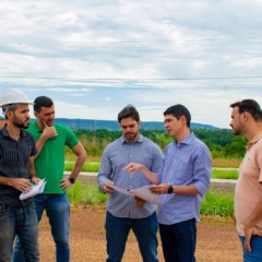 Celso Morais vistoria&nbsp;obras que ampliam estrutura de esporte e sa&uacute;de em Para&iacute;so
