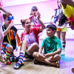 Entre os cursos dispon&iacute;veis h&aacute; turmas para teatro, bal&eacute;, canto, piano, teclado e dan&ccedil;a &ndash; Foto: Fl&aacute;via Ruth