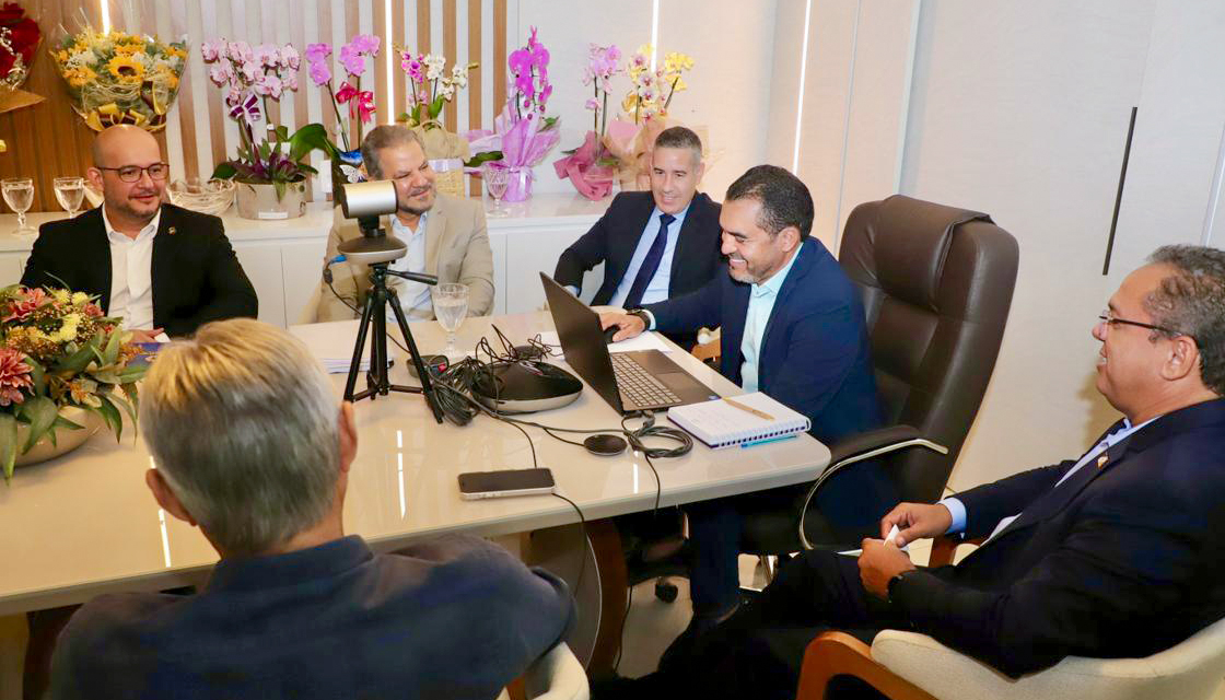 Governador Wanderlei Barbosa parabenizou o novo presidente do Consórcio da Amazônia Legal e debateu a integração entre Filadélfia e Carolina - Foto: Antonio Gonçalves/Governo do Tocantins Governador Wanderlei Barbosa parabenizou o novo presidente do Consórcio da Amazônia Legal e debateu a integração entre Filadélfia e Carolina - Foto: Antonio Gonçalves/Governo do Tocantins