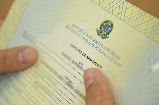 Defensoria explica como alterar nome e gênero no registro civil de pessoas trans; veja documentos e orientações