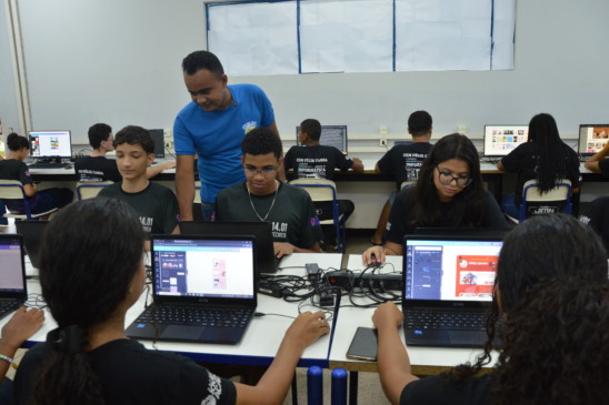 Na rede estadual do Tocantins, 100% das escolas possuem energia adequada, 84,8% contam com velocidade de internet adequada e 82,5% dispõem de Wi-Fi compatível, compondo o indicador de 89,1% de conectividade - Foto: Mari Rios/Governo do Tocantins