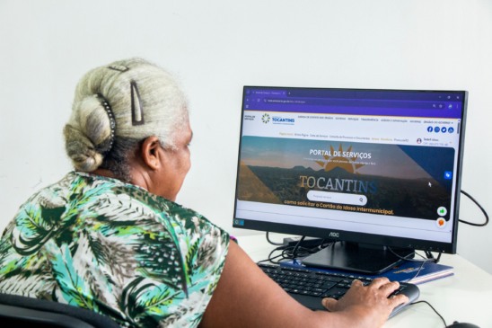 Plataforma reduz a burocracia e permite que os próprios beneficiários ou seus representantes façam a solicitação e imprimam o documento – Foto: Carlessandro Souza