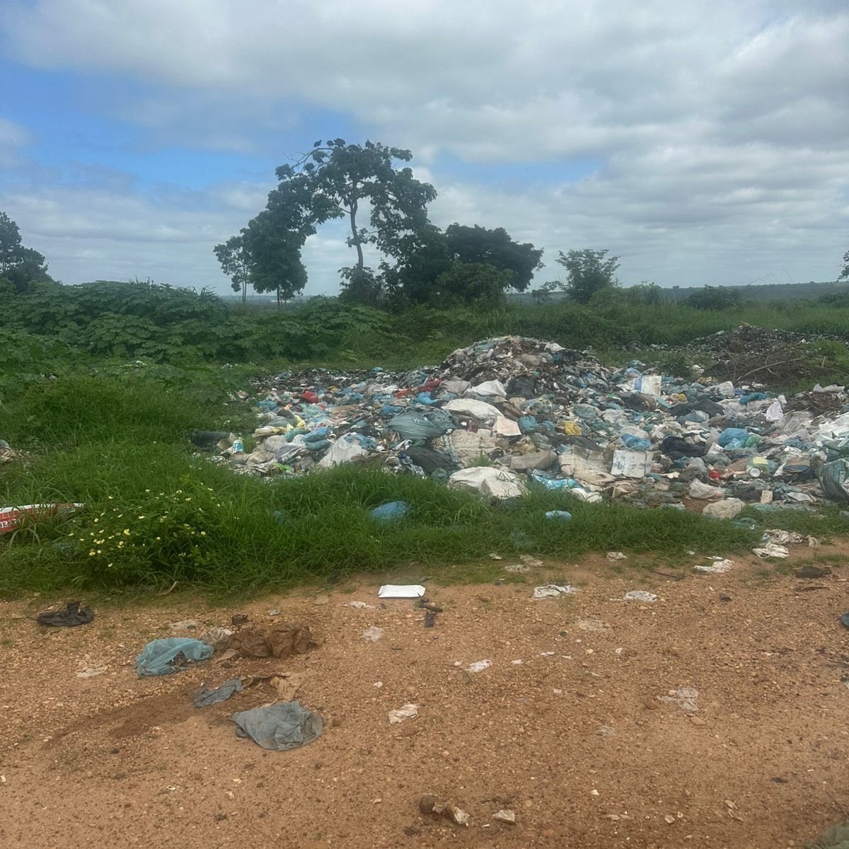 Campo de pouso em cidade biquense é transformado em lixão a céu aberto e situação é alvo de ação popular ambiental Campo de pouso em cidade biquense é transformado em lixão a céu aberto e situação é alvo de ação popular ambiental