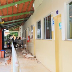 Ap&oacute;s danos em parte do telhado de escola palmense, atendimentos s&atilde;o transferidos