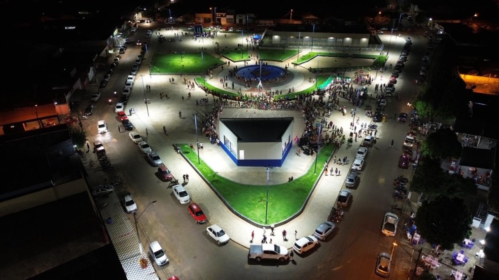 Praça de Ananás que viralizou após comparação com Paris recebeu recursos destinados por Tiago Dimas Praça de Ananás que viralizou após comparação com Paris recebeu recursos destinados por Tiago Dimas