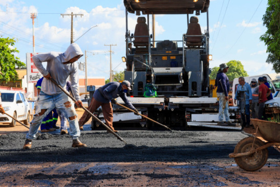 Serviços de recapeamento em um dos principais corredores comerciais da região sul de Palmas – Foto: Regiane Rocha