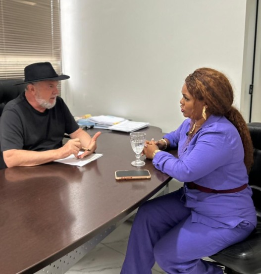 DE FRENTE COM MAJU: Carlesse comenta retorno de repercussão de ex-senadora retirando seu quadro; Assista aqui!