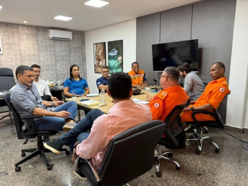Secretário Marcello Lelis linha ações de prevenção e combate aos incêndios florestais com o comandante do Corpo de Bombeiros coronel  Peterson , e o presidente do Naturatins, Cledson Lima - Foto: Jordana Capistrano/Governo do Tocantins