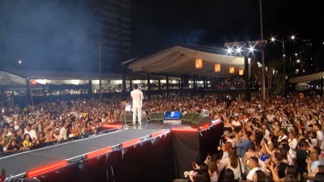 Murilo Huff faz show na praia da Graciosa durante virada do ano em Palmas — Foto: Reprodução/TV Anhanguera