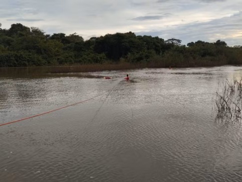 Bombeiros resgataram o corpo do Rio Santa Tereza, em Peixe — Foto: Reprodução/Bombeiros