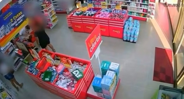 Farmacêutico salva bebê engasgado durante trabalho em Palmas — Foto: Reprodução