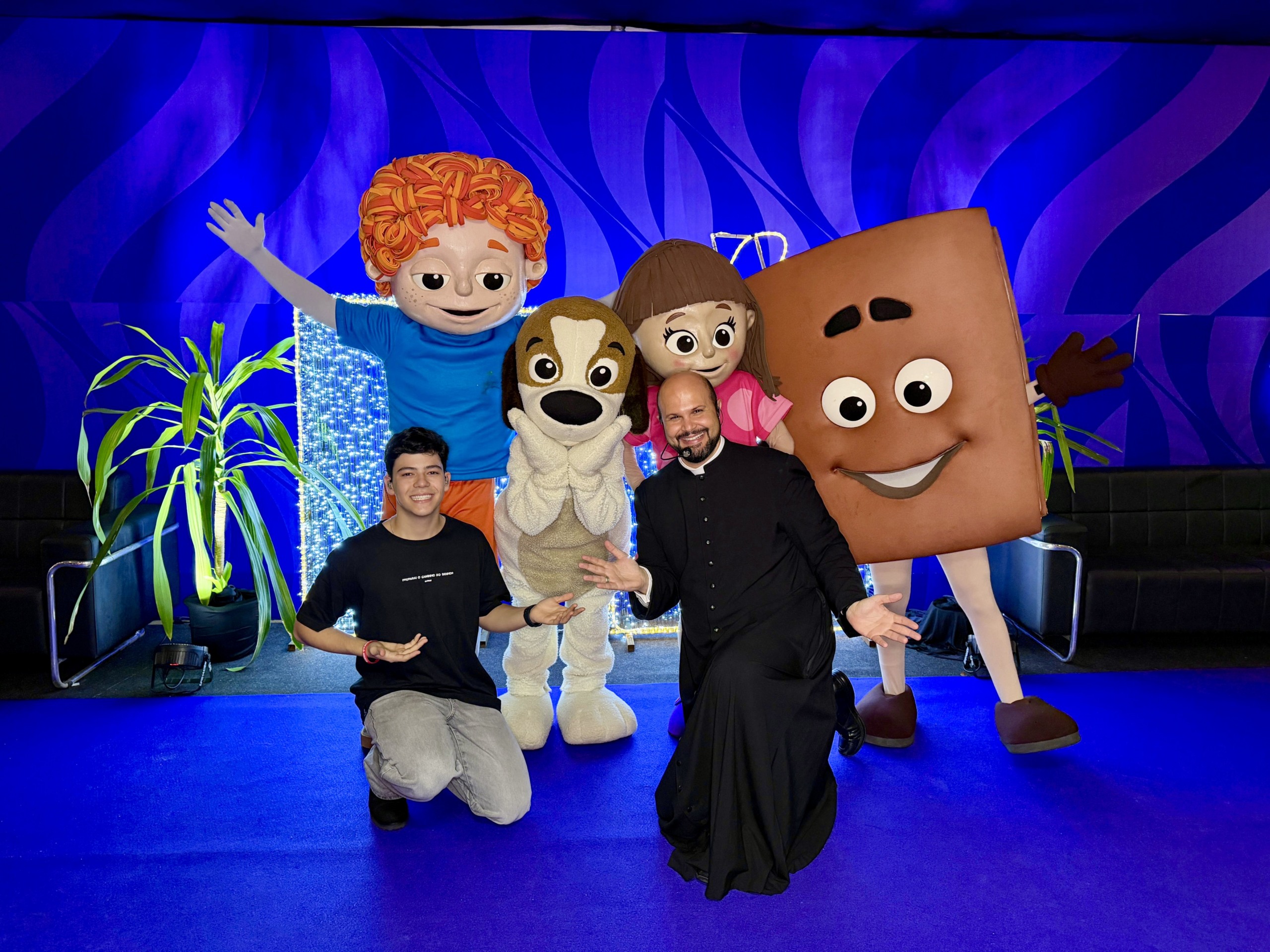 Com mensagem cristã e canções, Turma do Padre Dudu marcou presença no Capital da Fé 