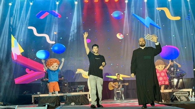 Com mensagem cristã e canções, Turma do Padre Dudu marcou presença no Capital da Fé 