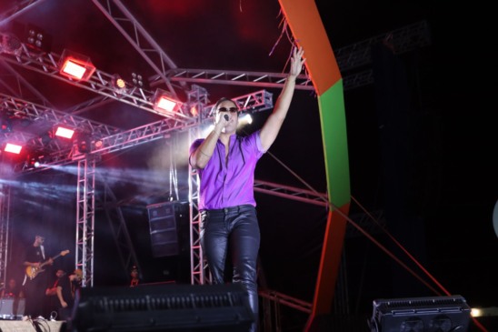 Multidão prestigia show de John Amplificado na noite de Carnaval em Porto Nacional