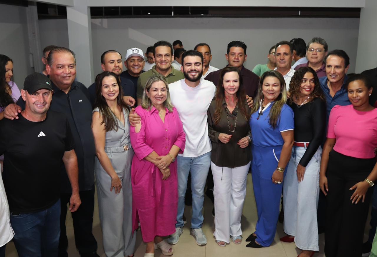 Com 10 vereadores e secretariado, Prefeita Fátima consolida frente Pró-Dorinha para o governo em Guaraí, Eduardo Gomes para o Senado e Leo Barbosa para estadual; Veja como foi jantar! 