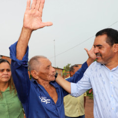 Governador Wanderlei Barbosa visita o setor Jardim Taquari, em Palmas, e anuncia a libera&ccedil;&atilde;o de R$ 350 mil para garantir apoio &agrave;s fam&iacute;lias atingidas por temporal - Foto: Antonio Gon&ccedil;alves/Governo do Tocantins