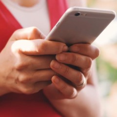 Projeto prev&ecirc; a cria&ccedil;&atilde;o que um &ldquo;bot&atilde;o do p&acirc;nico&rdquo; que poder&aacute; ser acionado em caso de risco iminente para a mulher - Foto:  Freepik