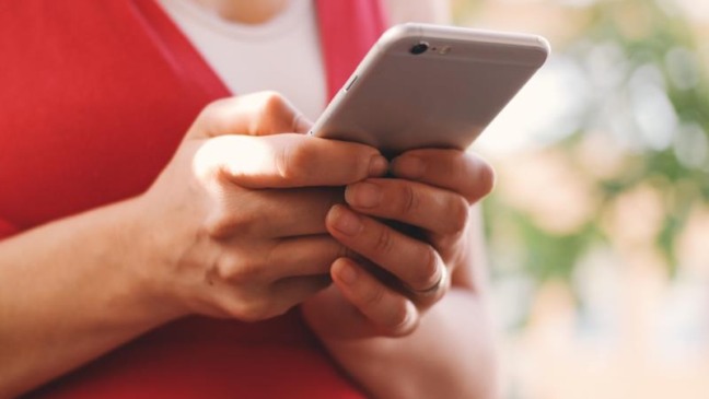 Projeto prevê a criação que um “botão do pânico” que poderá ser acionado em caso de risco iminente para a mulher - Foto:  Freepik