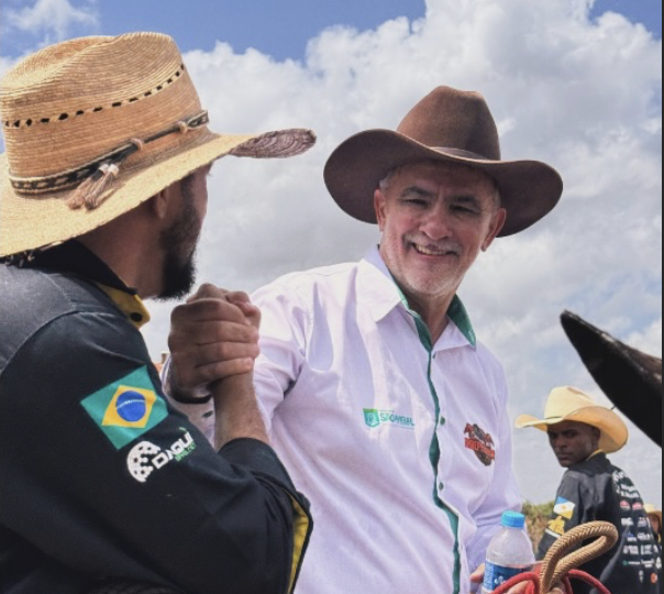 “Quem ama o Tocantins prova com atitudes”, diz Amélio Cayres em série de posts como pré-candidato ao Governo “Quem ama o Tocantins prova com atitudes”, diz Amélio Cayres em série de posts como pré-candidato ao Governo