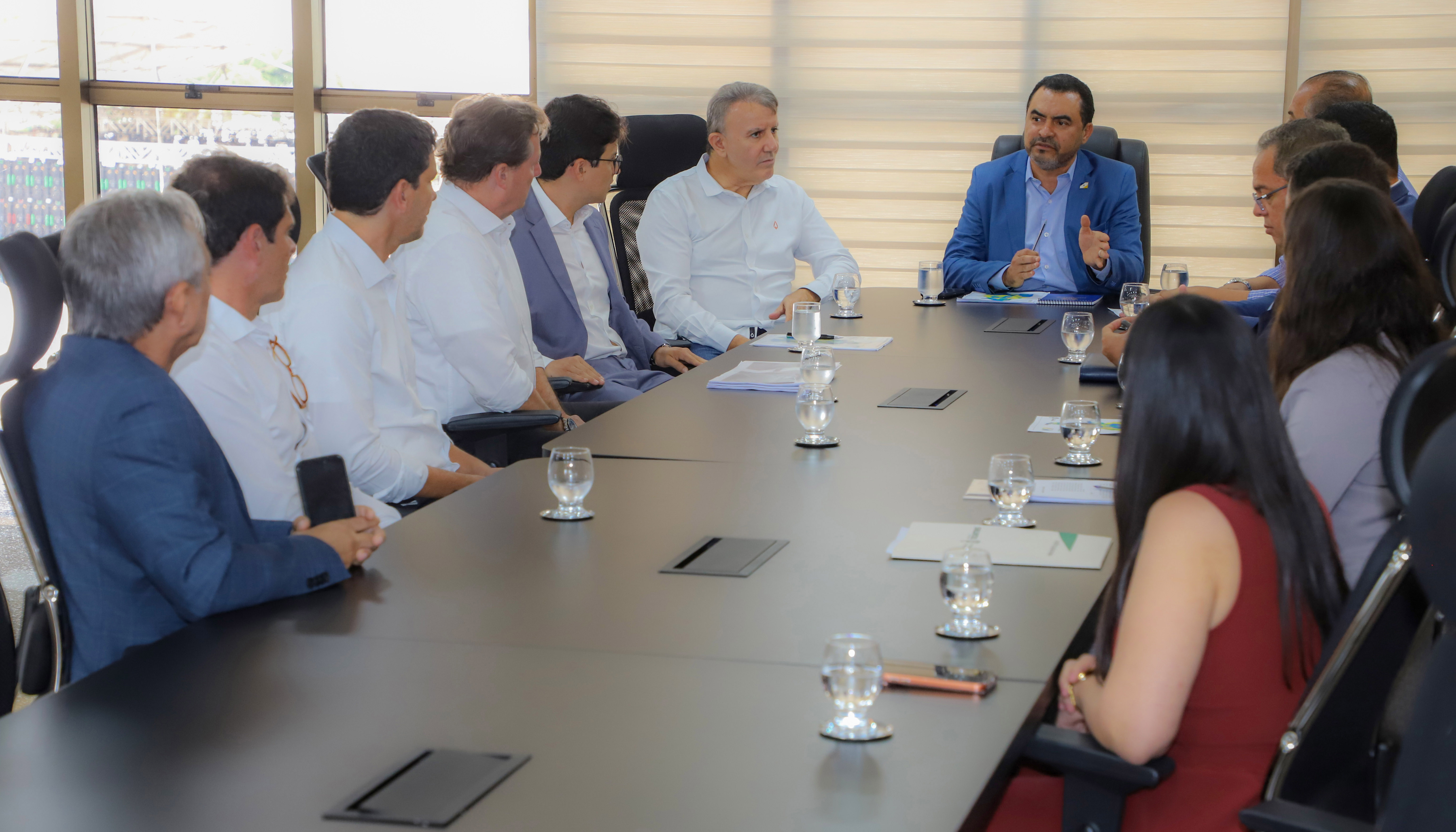 Governador e BRK discutem investimentos e tarifa social para mais de 400 mil pessoas no TO