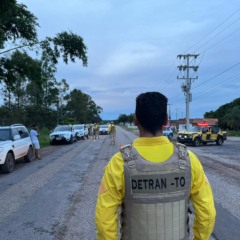 Agentes de tr&acirc;nsito abordaram mais de 1700 ve&iacute;culos e removeram 41 por irregularidades - Foto: Divulga&ccedil;&atilde;o Detran/TO