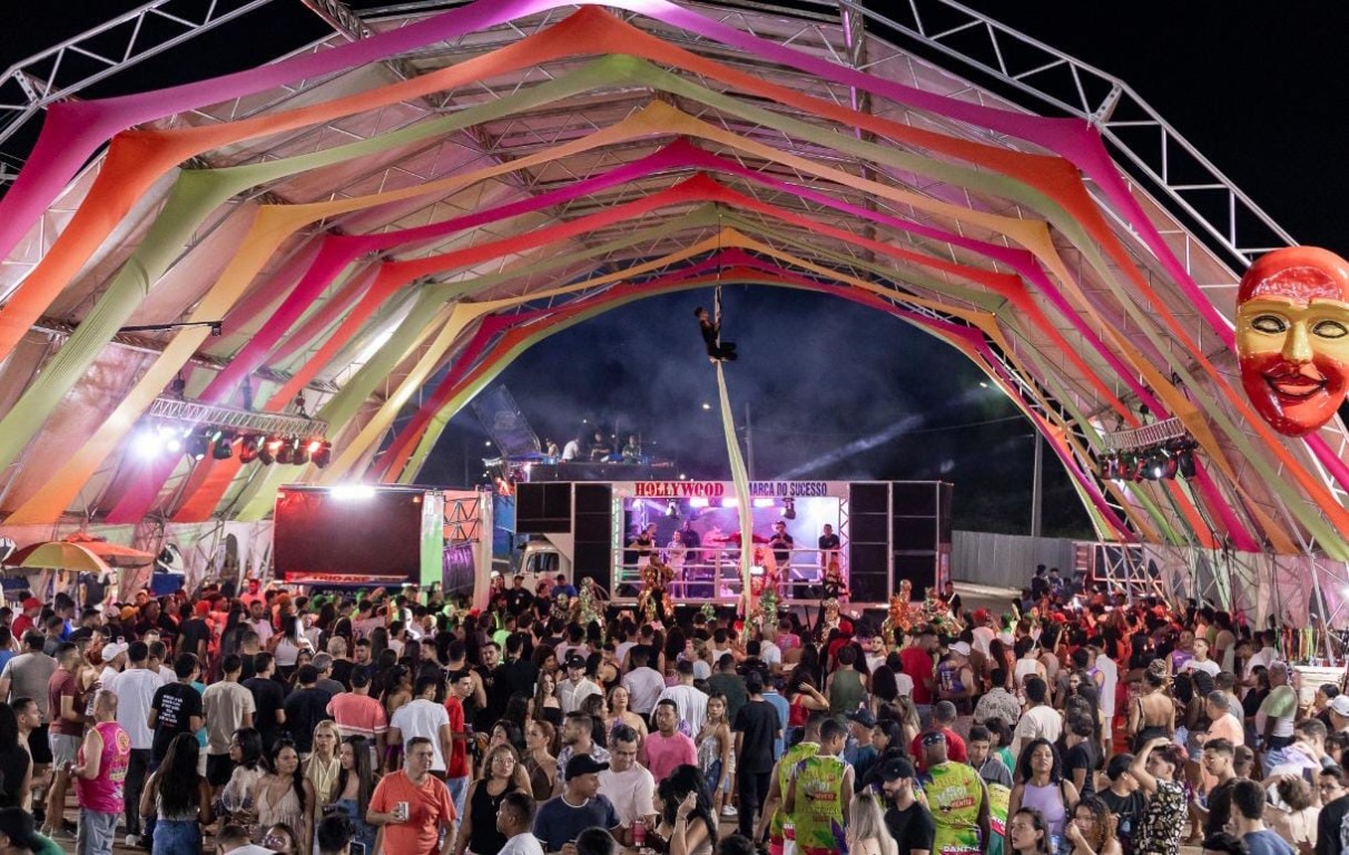 Jefferson Moraes e bandas regionais movimentam foliões na segunda noite do Carnaval de Gurupi 2026 Jefferson Moraes e bandas regionais movimentam foliões na segunda noite do Carnaval de Gurupi 2026