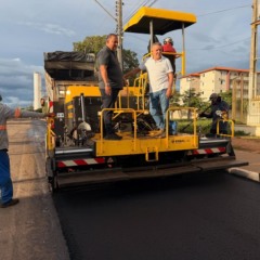 Eduardo Gomes acompanha prefeito Eduardo Siqueira Campos em vistoria ao recapeamento das avenidas NS- e NS-5: &ldquo;&Eacute; uma alegria ver Palmas avan&ccedil;ando&rdquo;