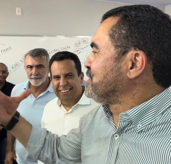 Com popularidade em alta, Wanderlei inicia ano letivo otimista e com entrega de duas escolas; Presidente Amélio acompanha agenda