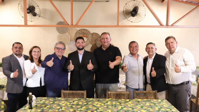 Em Brasília: Eduardo Gomes almoça com deputados e prefeitos; Jair Farias leva grupo de gestores aliados e articula recursos