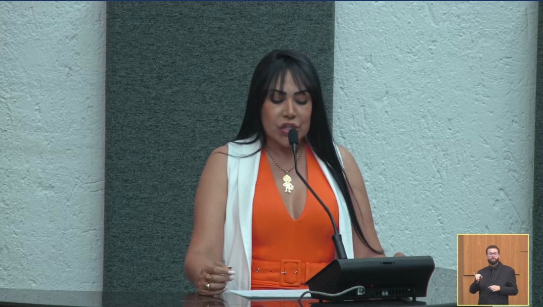 Janad desafia Júnior Geo a dizer nomes e fazer denúncia após declaração dele sobre suposta propina: “Não se pode aceitar que se jogue lama sobre o parlamento sem os fatos serem esclarecidos” Janad desafia Júnior Geo a dizer nomes e fazer denúncia após declaração dele sobre suposta propina: “Não se pode aceitar que se jogue lama sobre o parlamento sem os fatos serem esclarecidos”