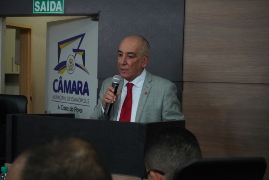 Em anúncio emocionado, prefeito José Salomão confirma renúncia e reafirma compromisso com Dianópolis