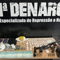 Entorpecentes, armas de fogo e drogas apreendidas com os suspeitos pela 1&ordf; Denarc - Foto: PCTO  