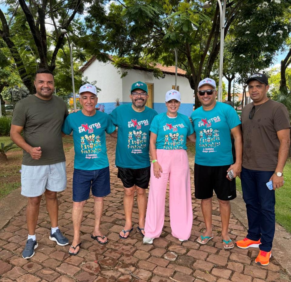 Deputada Claudia durante carnaval em Dianopolis participando do tradicional bloco dos Enxutos; parlamentar esteve em oito municípios prestigiando as festas e blocos de rua Deputada Claudia durante carnaval em Dianopolis participando do tradicional bloco dos Enxutos; parlamentar esteve em oito municípios prestigiando as festas e blocos de rua