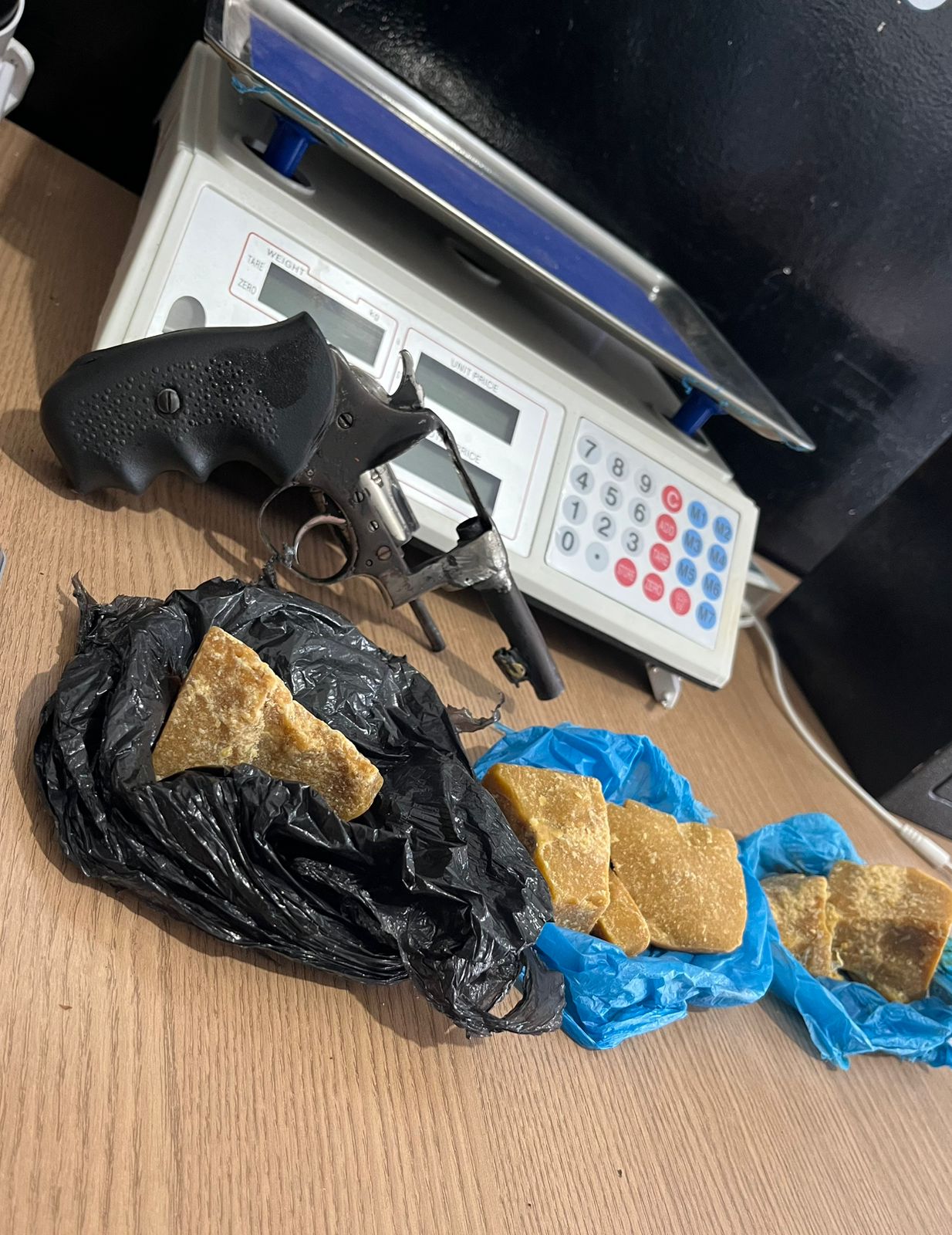 Polícia cumpre mandados e prende casal suspeito de tráfico de drogas em Palmas