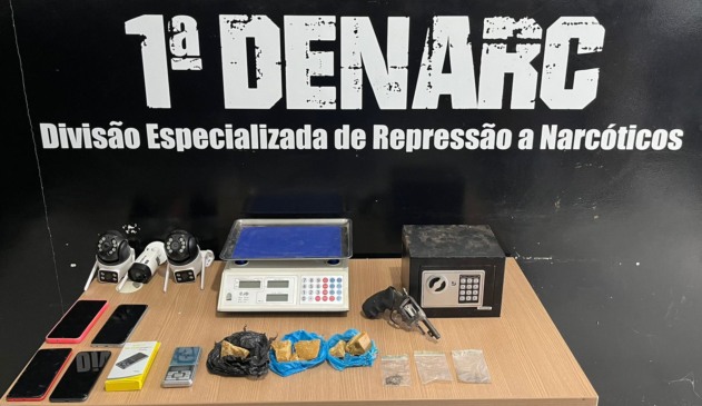  Drogas, armas de fogo e demais apetrechos apreendidos durante ação da 1ª Denarc em Palmas - Foto: PCTO 