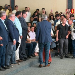 Mais de 100 prefeitos, Wanderlei entre pr&eacute;-candidatos, discursos municipalistas e at&eacute; cita&ccedil;&atilde;o de Z&eacute; Gomes: Como foram as falas no evento com gestores no Pal&aacute;cio