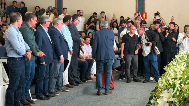 Mais de 100 prefeitos, Wanderlei entre pré-candidatos, discursos municipalistas e até citação de Zé Gomes: Como foram as falas no evento com gestores no Palácio