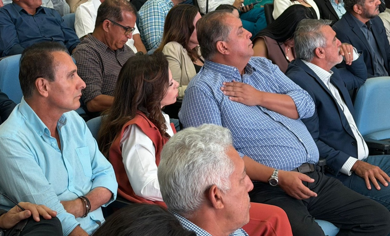 Com principais aliados na 1ª fila, Wanderlei cutuca opositores e diz sobre eleições: “Acredito na racionalidade” Com principais aliados na 1ª fila, Wanderlei cutuca opositores e diz sobre eleições: “Acredito na racionalidade”