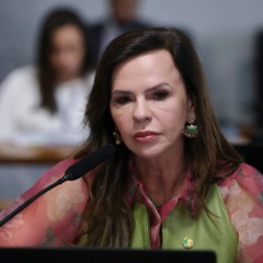 Relatado pela Professora Dorinha, Senado aprova dispensa de trabalho para pais de crian&ccedil;as com c&acirc;ncer sem perda salarial