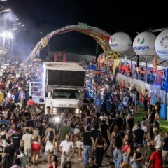 Patchanka e atra&ccedil;&otilde;es regionais animam abertura do Carnaval em Gurupi e foli&otilde;es lotam circuito; veja como foi