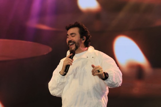Multidão se emociona com apresentação de Padre Fábio de Melo na terceira noite do Capital da Fé
