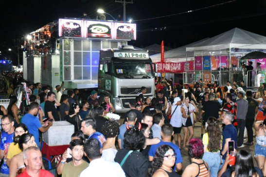 Última noite em Gurupi é marcada por shows, desfiles dos blocos e participação popular