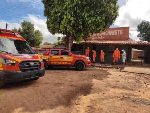 Homem foi encontrado morto na sua residência, em Araguaína — Foto: Divulgação/ Corpo de Bombeiros