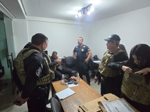 Ação mira grupo suspeito de extorsão e ameaças - Foto: Divulgação/PCTO