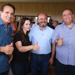 Sandoval mostra for&ccedil;a pol&iacute;tica e &eacute; prestigiado por Dorinha, Gomes, Gaguim e v&aacute;rios pr&eacute; candidatos em anivers&aacute;rio