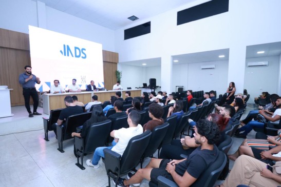 Jovens palmenses iniciam cursos gratuitos de Inteligência Artificial e Social Media