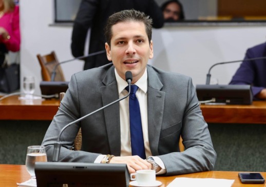 Defendido pelo deputado, IPVA zero para veículos elétricos e híbridos agora vale até 2027 e incluiu caminhões e ônibus - Foto: Koró Rocha/Dicom Aleto