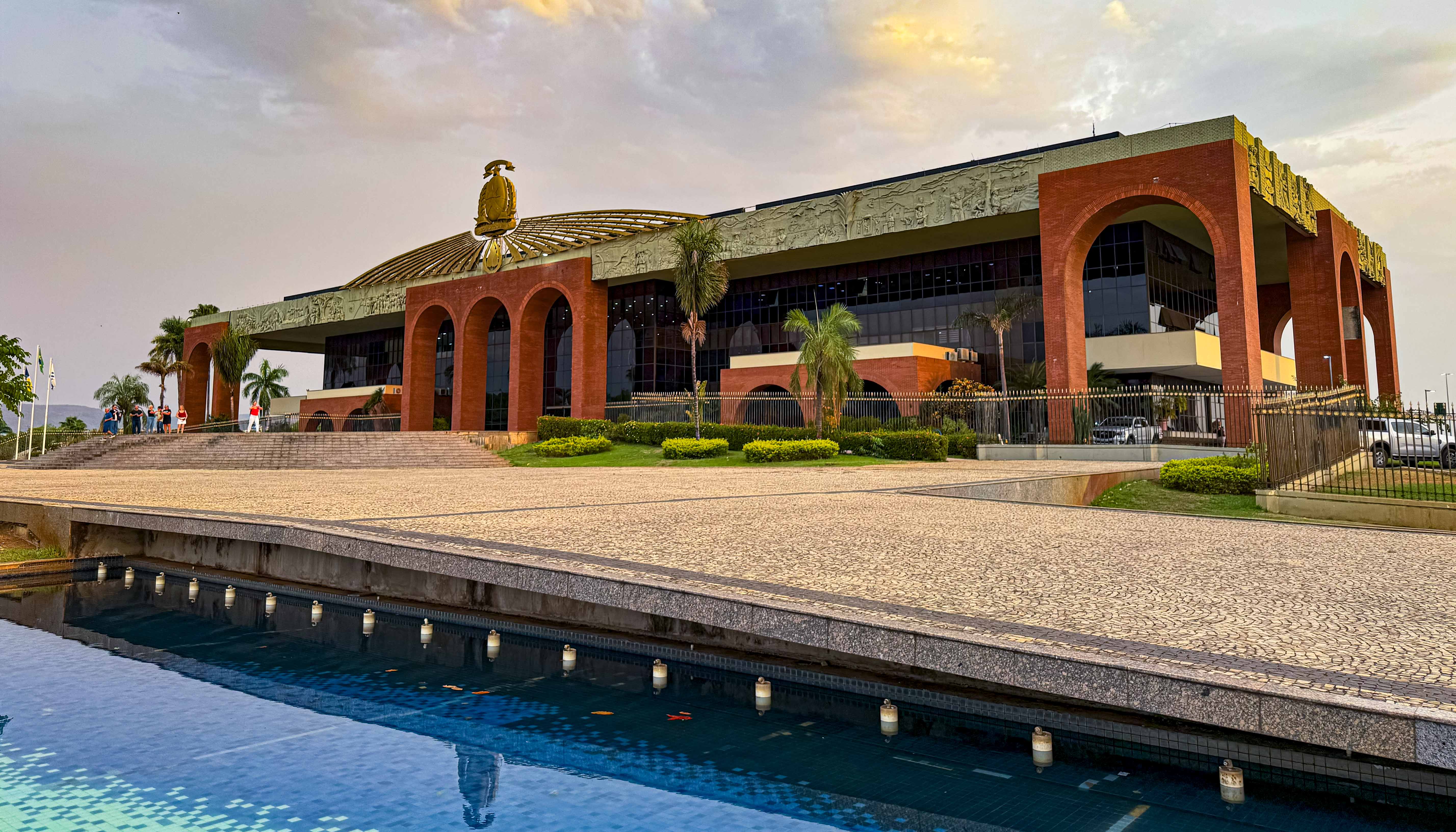 Estado decreta ponto facultativo na quinta-feira e estende feriado da Semana Santa