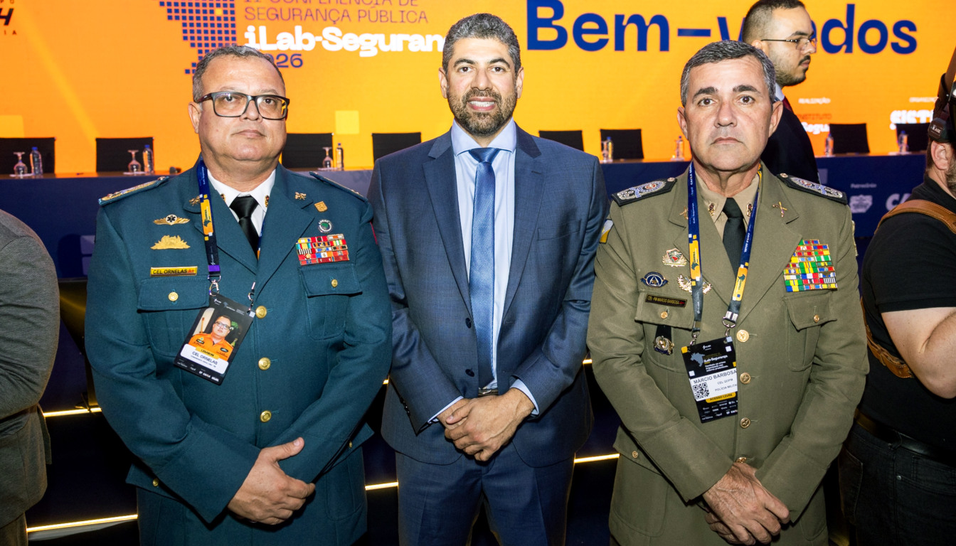 Comandante-geral do CBMTO, Peterson Queiroz de Ornelas, secretário da SSP-TO, Bruno Azevedo e comandante-geral da PMTO, coronel Márcio Antônio Barbosa, participam da solenidade de abertura do iLab 2026 - Foto: Vinícius Santa Rosa/Governo do Tocantins Comandante-geral do CBMTO, Peterson Queiroz de Ornelas, secretário da SSP-TO, Bruno Azevedo e comandante-geral da PMTO, coronel Márcio Antônio Barbosa, participam da solenidade de abertura do iLab 2026 - Foto: Vinícius Santa Rosa/Governo do Tocantins